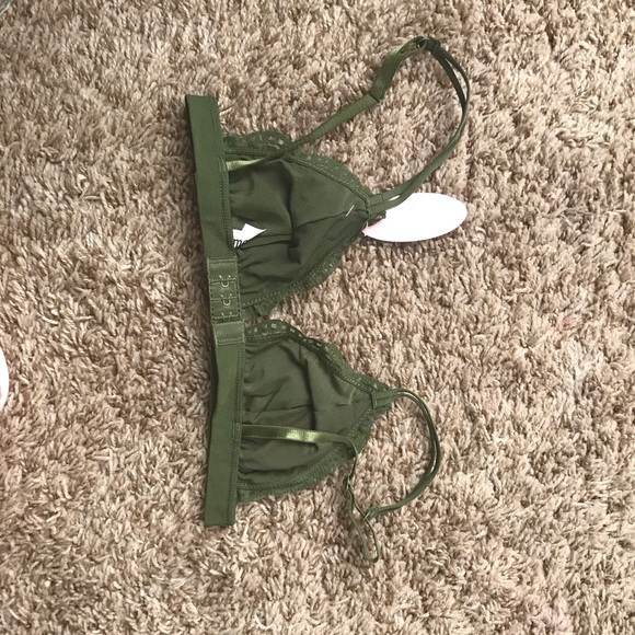 🍃Green Lace Bralette🍃 - Picture 2 of 3